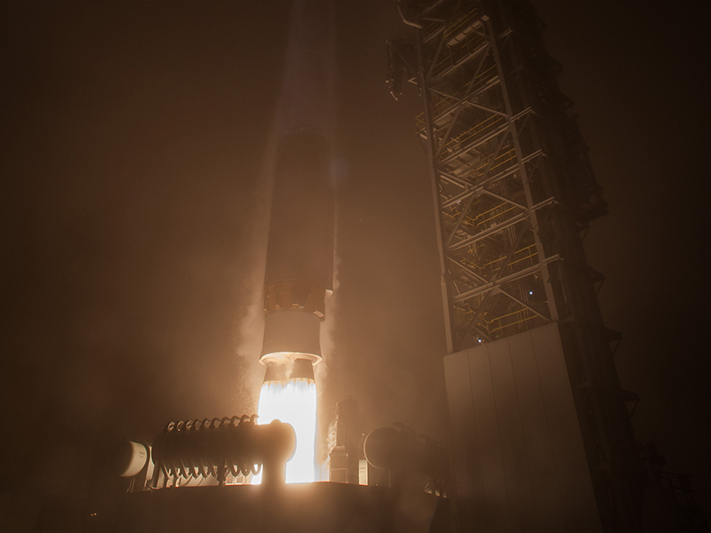 InSight lifts off