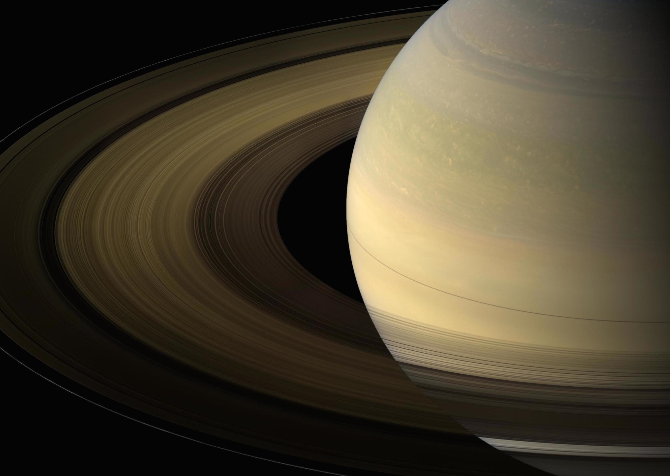 Color image showing a side view of Saturn and its rings.