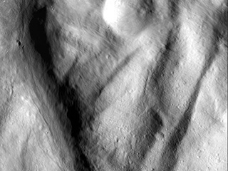 Image of the giant asteroid Vesta taken by NASA's Dawn spacecraft