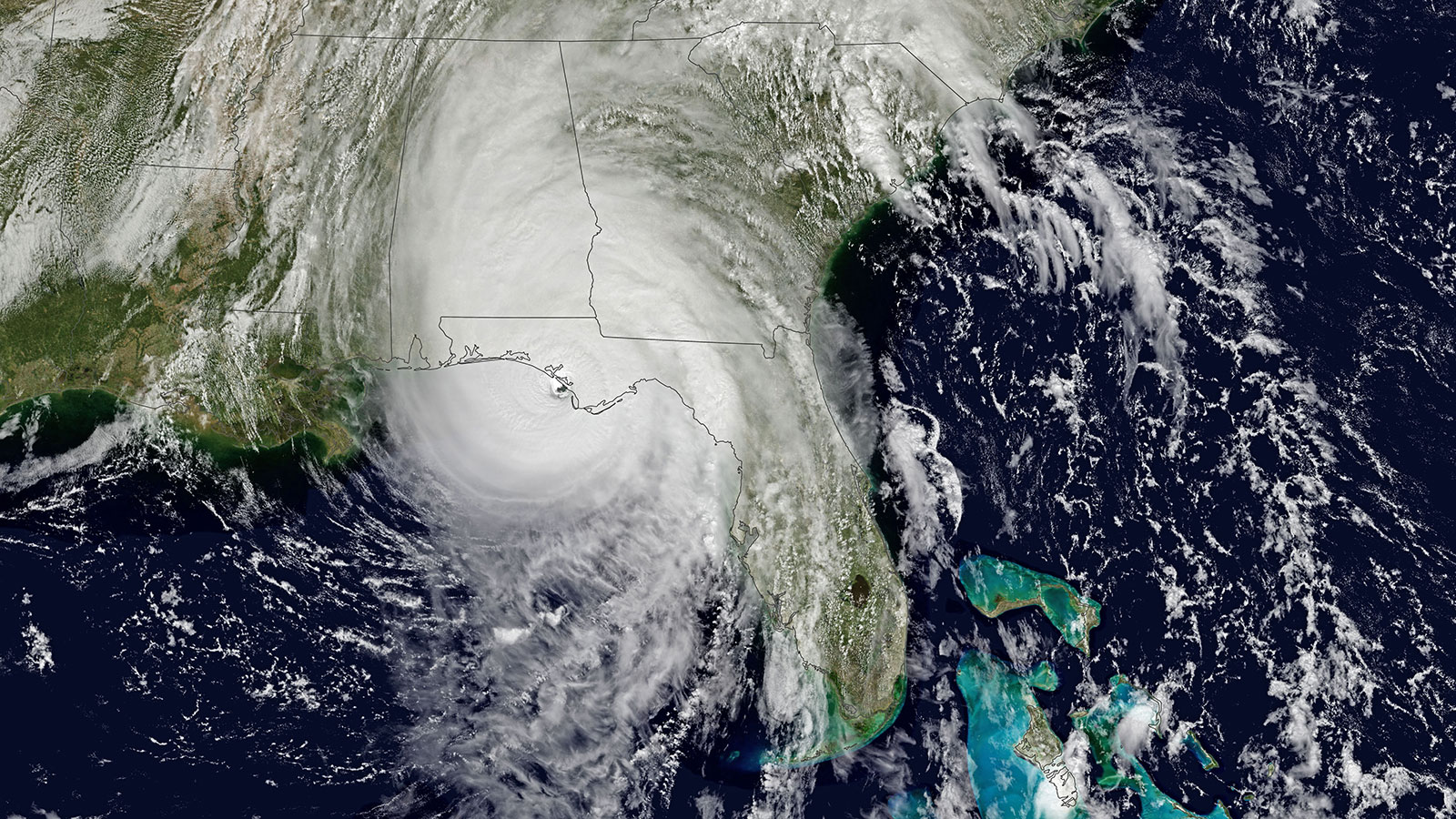 Vista desde arriba del huracán Michael al colisionar con el noroeste del estado de Florida.