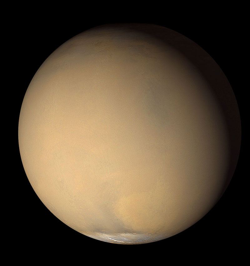 Dos vistas de Marte: Una con caracter&iacute;sticas de la superficie visibles desde el espacio; la otra muestra la superficie completa del planeta oscurecida por polvo de color rojo p&aacute;lido.