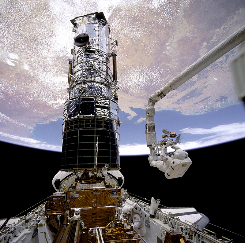 Hubble Repair Team Gets to Work