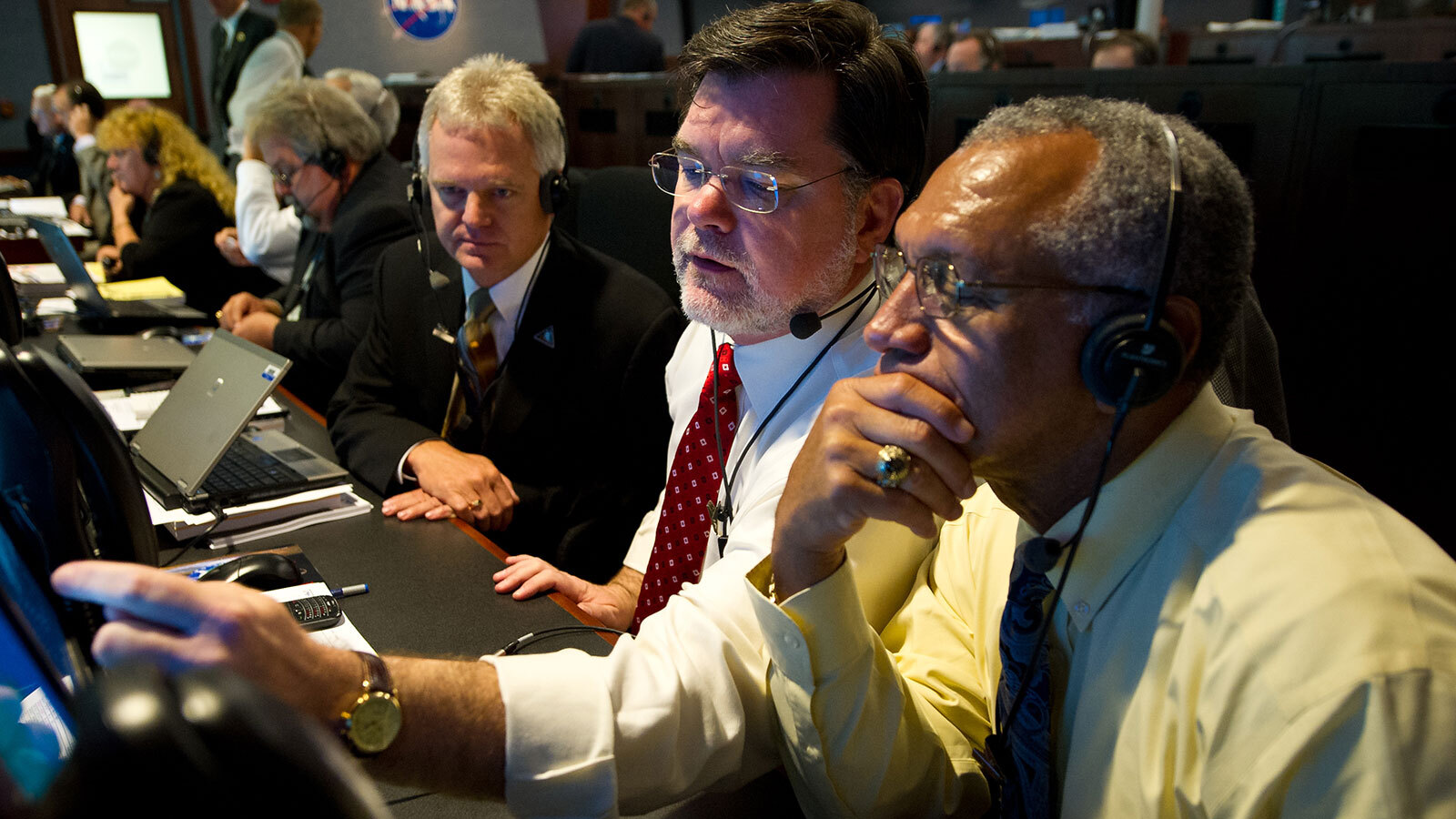 Jim_Adams_discusses_the_launch_status_of_the_GRAIL_spacecraft_with_NASA_Administrator_Charlie_Bolden