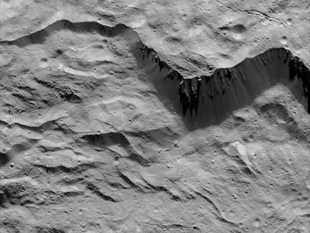 Mass Wasting Features Along Occator Crater&#39;s Rim