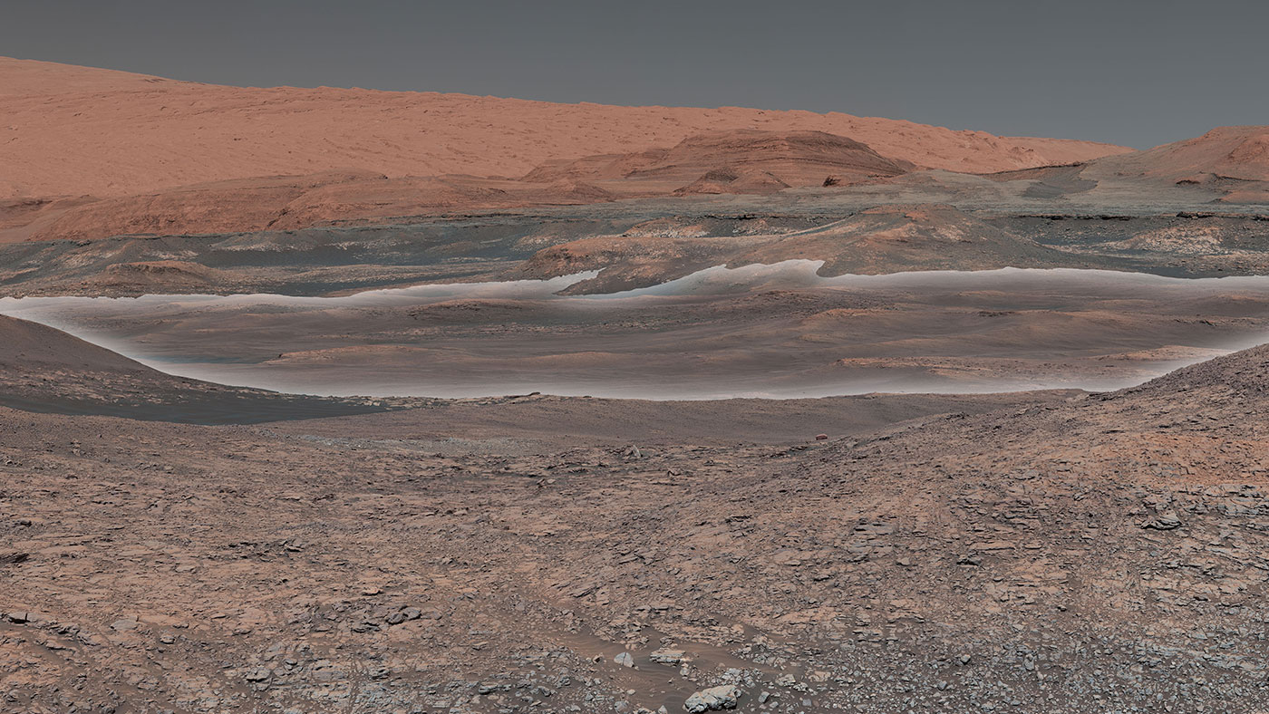 Mars Curiosity rover looks uphill at Mount Sharp