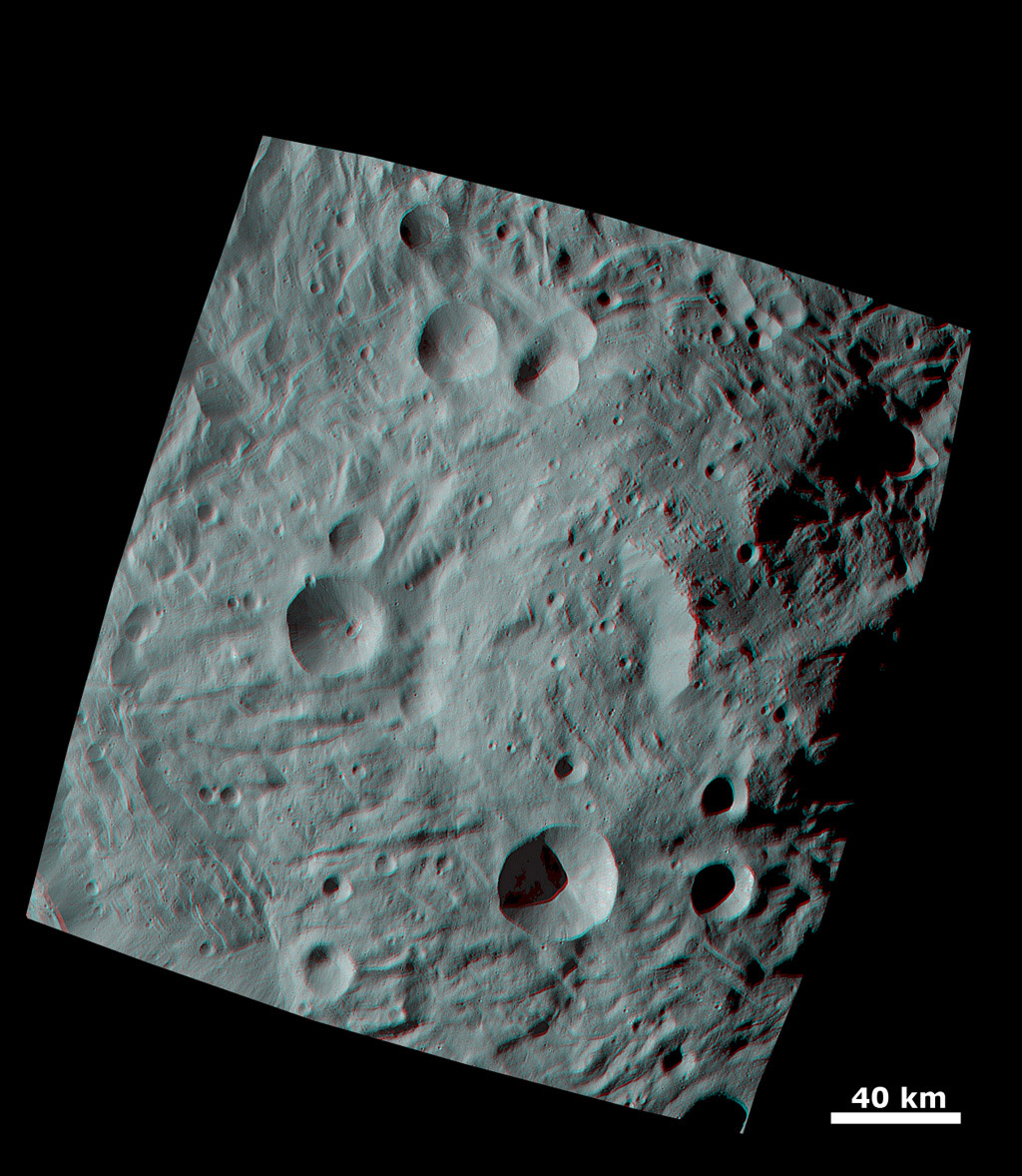 Anaglyph Image of the Mountain-Central Complex in Vesta's South Polar Region