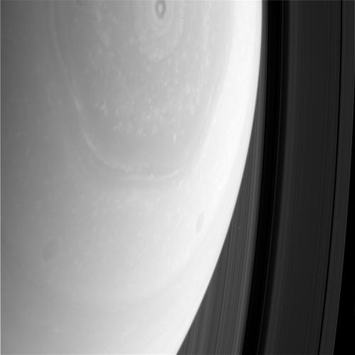 Raw image view of Saturn.