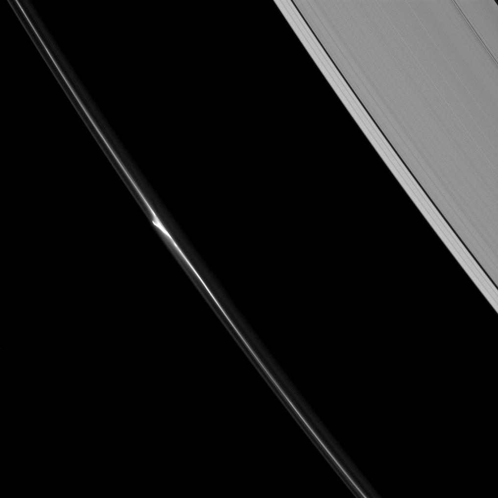 A beautiful 'mini-jet' appears in the dynamic F ring of Saturn