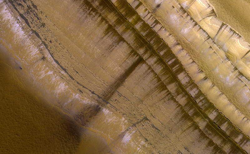 Image of a Polar Cliff on Mars