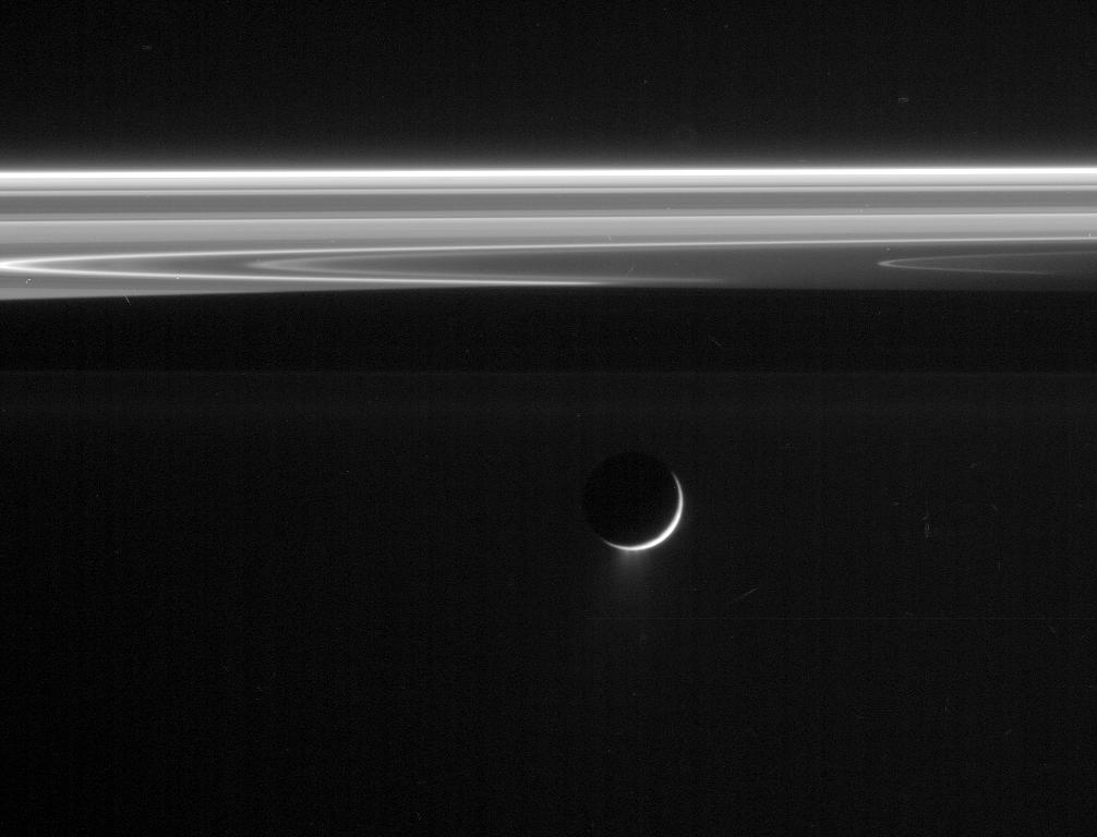 Multiple jets of icy particles blasted into space by Saturns moon Enceladus