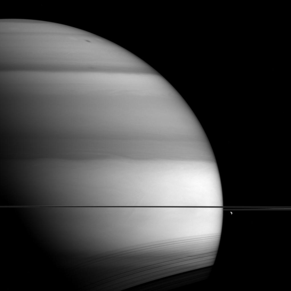 Black and white image of Saturn.
