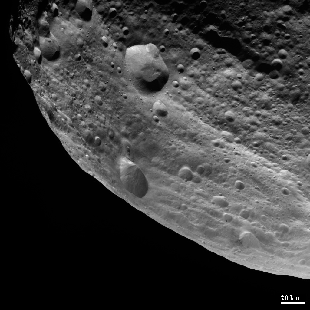 Equatorial Grooves Imaged at the Limb of Vesta