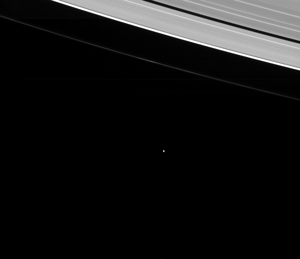 Epithemeus and Saturn's rings