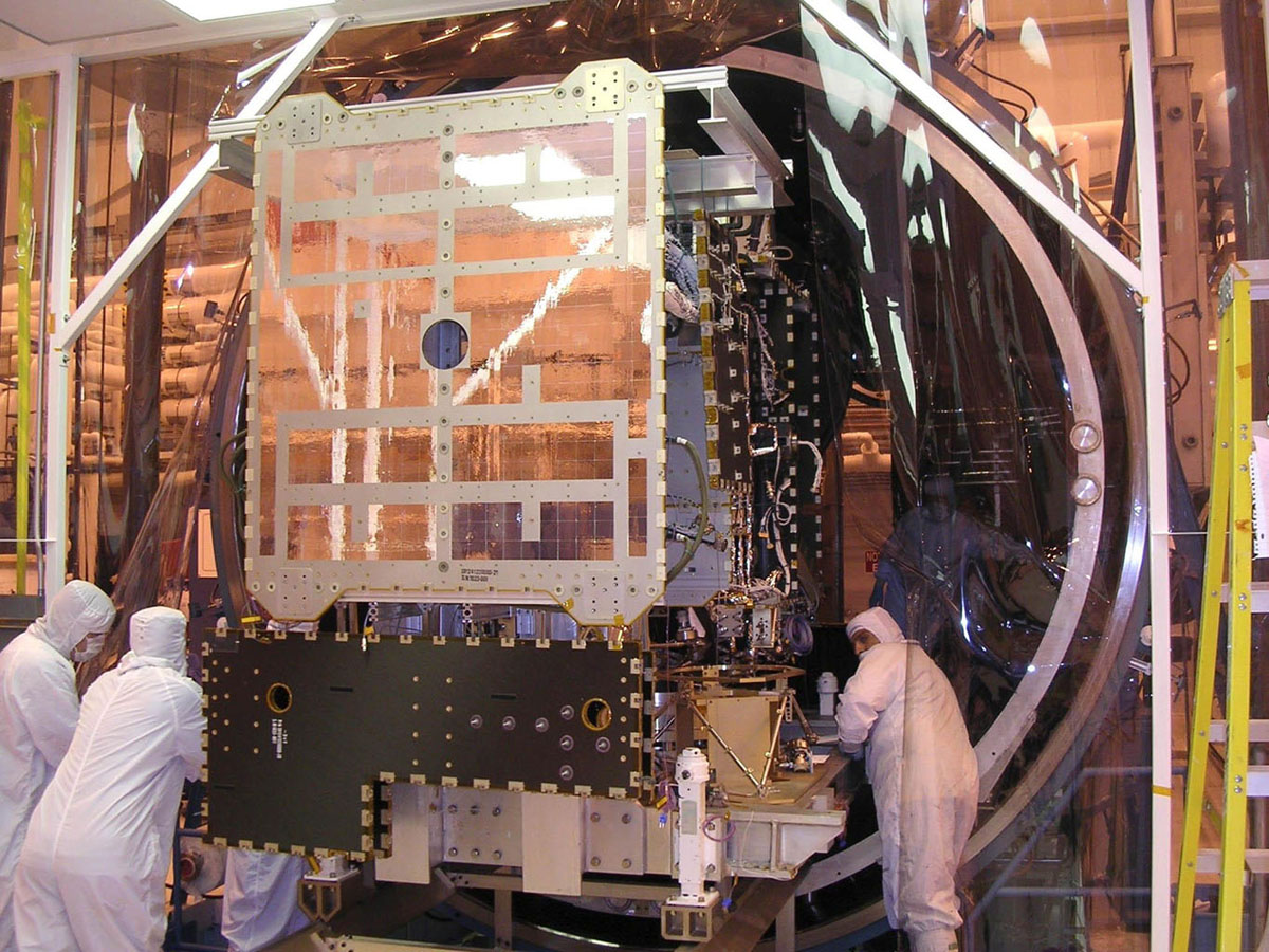 Dawn Spacecraft Moved into Thermal Vacuum Chamber
