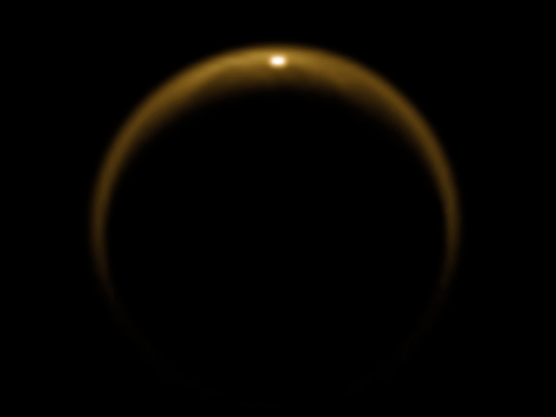 Sinar matahari dipantulkan danau hidrokarbon di titan