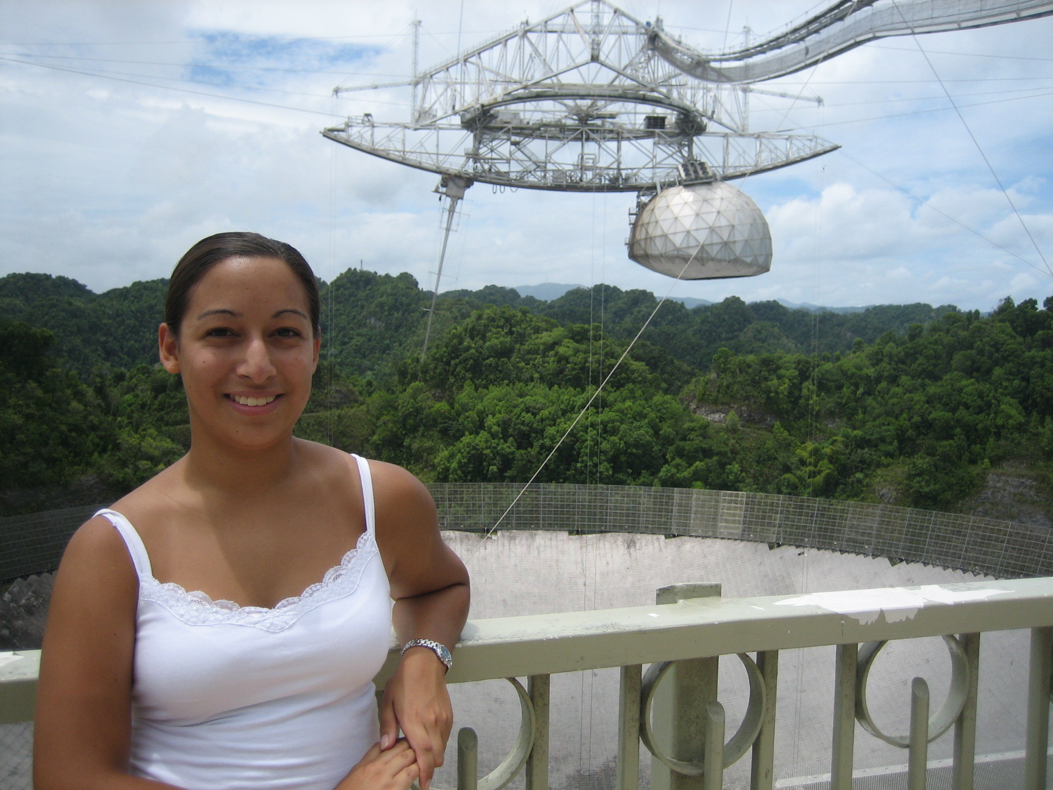 With the Arecibo Telescope in Puerto Rico in 2006. The summer research experience I had at Arecibo played a major role in inspiring me to pursue astronomy in graduate school.