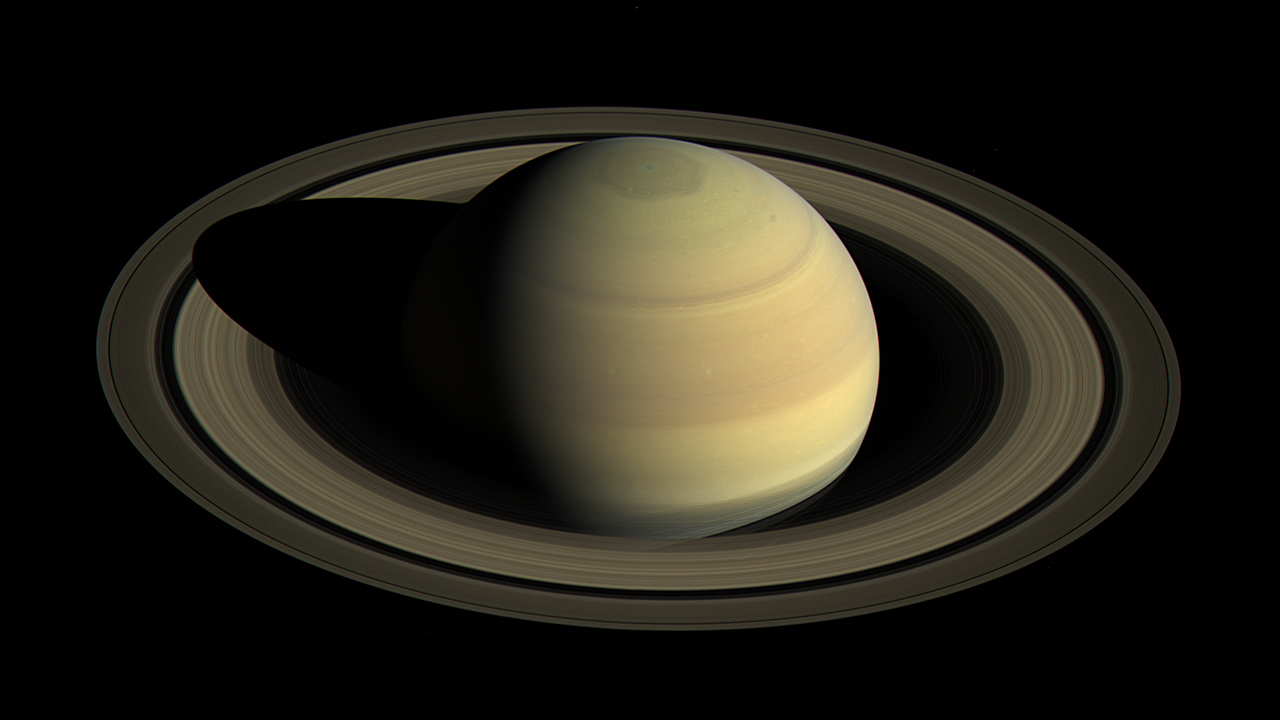 Color image of Saturn and its rings.