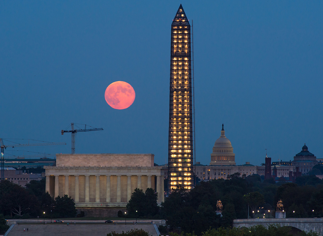 Image of a full Moon over Washington