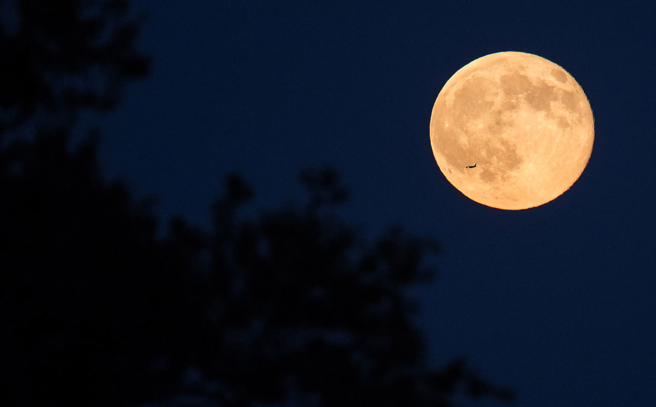 full moon is on average 14,000 times brighter
than the next brightest night sky object, Venus.