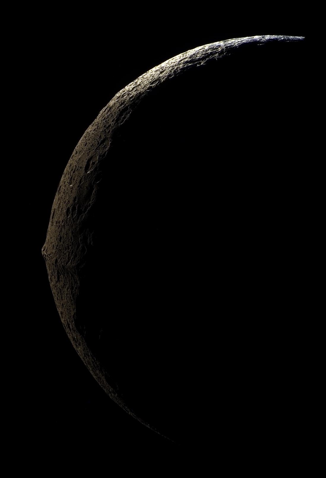 Crescent of Iapetus