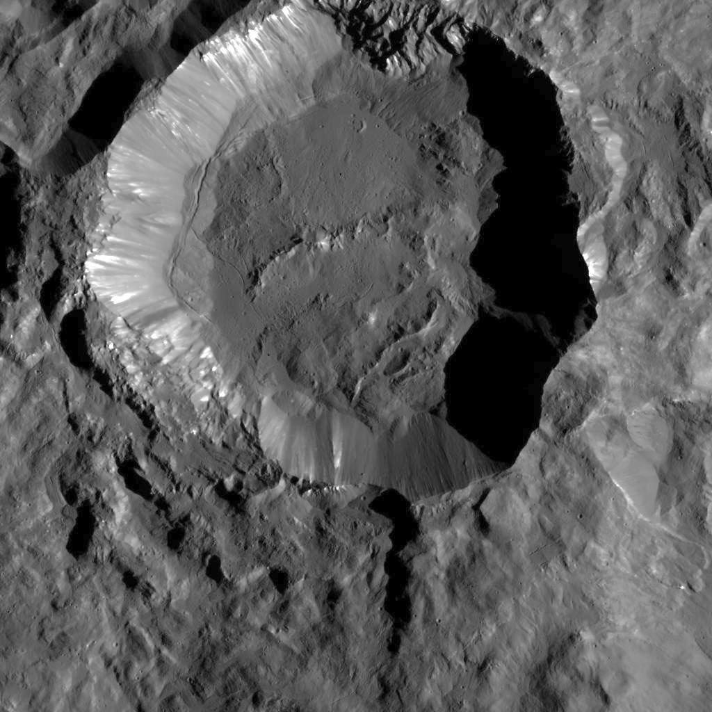 Kupalo Crater from LAMO