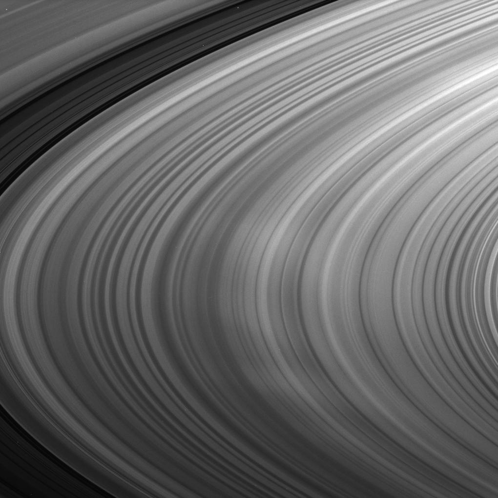 Saturn's B ring shows off bright spokes