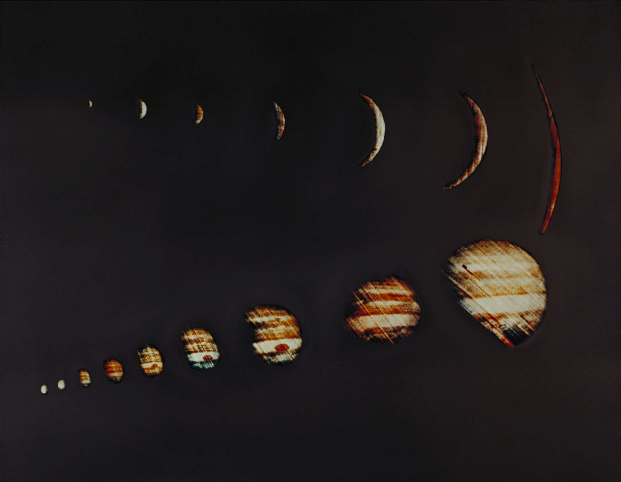 Sequence of Jupiter getting smaller then larger and vice versa.
