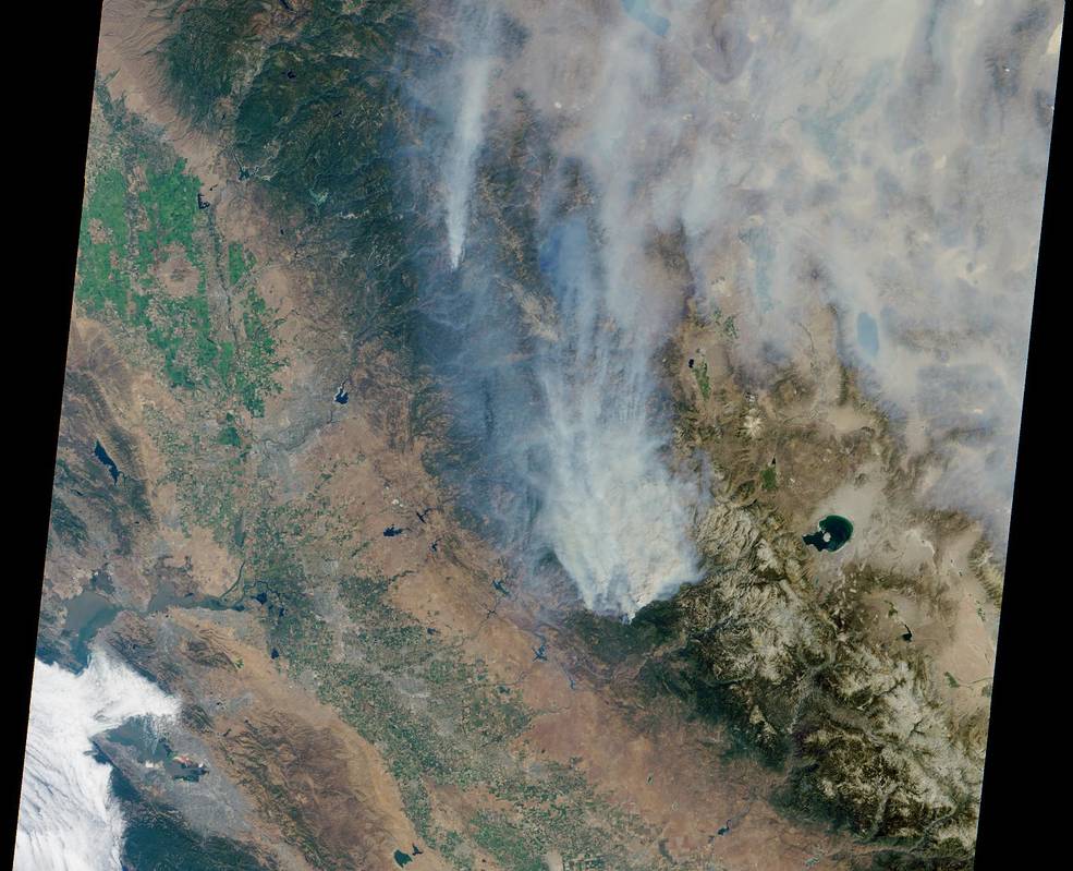 Satellite image of smoke plume from the 2013 Rim Fire in California